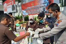 Kejari Situbondo musnahkan satu kilogram ganja dan 138 gram sabu