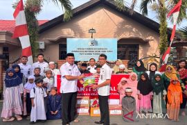 Imigrasi Batulicin salurkan bantuan untuk anak yatim