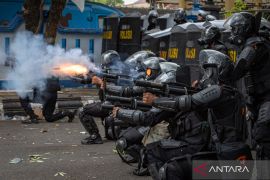 Polisi bubarkan aksi unjuk rasa di Pati