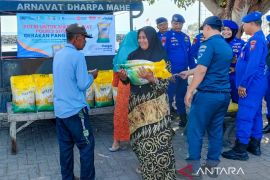 Satpolairud Situbondo sasar masyarakat nelayan Gerakan Pangan Murah