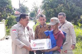 Bawaslu Tanjungbalai berbagi berkah HUT ke Tujuh