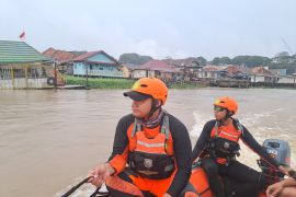 Tim SAR Palembang  cari bocah tenggelam di Sungai Musi