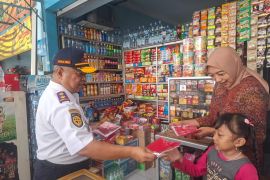 Meriahkan HUT RI, Dishub Jatim sebar bendera Merah Putih di Terminal Kertajaya Mojokerto