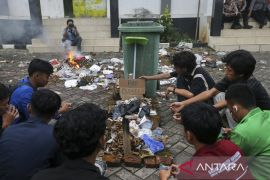 Aksi menolak kerja sama penampungan sampah di Pandeglang