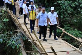 Kementerian PU segera bangun jembatan usai aksi bidan seberangi sungai di Sumbar