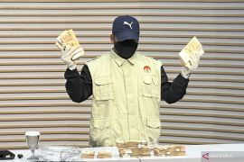 KPK sita uang 189.000 dolar Singapura dan dua unit mobil dari OTT Jakarta