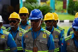 GM PLN UIW MMU ingatkan pentingnya jaga jarak aman atribut Kemerdekaan dari Instalasi Listrik