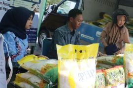 Bulog salurkan 410 ton beras SPHP untuk GPM di Madiun