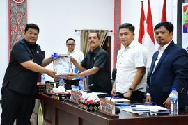 Bupati Samosir sampaikan nota pengantar 4 Ranperda dan KUA-PPAS APBD 2026