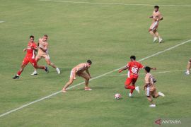 Wasit anulir gol Semen Padang FC saat jamu Dewa United