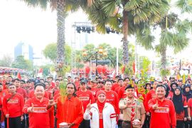 Khofifah ajak rawat nasionalisme lewat bendera dan konservasi alam