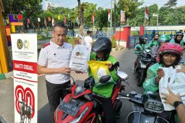Kanwil Ditjen PAS berikan paket sembako kepada ojek daring