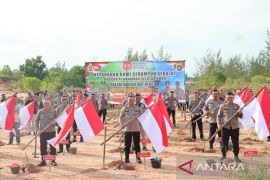 Polres Bangka Selatan lestarikan lingkungan tanam 1.000 bibit pohon