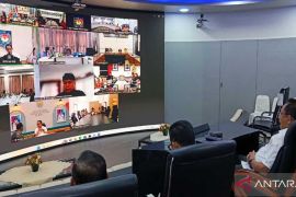 Gubernur Gorontalo minta pemkab/pemkot tidak naikkan pajak-retribusi