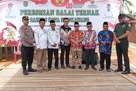 Baznas Singkawang bantu kaum dhuafa dan meresmikan balai ternak