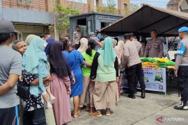 Polres Penajam  salurkan delapan ton beras dalam lima kegiatan di pasar