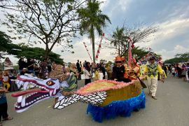 Ribuan pelajar Tapin meriahkan Karnaval HUT ke-80 RI di Rantau Baru