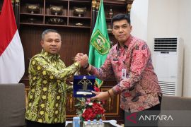 Silaturahmi Kakanwil Kemenkum dan Gubernur Riau Bahas Layanan Hukum