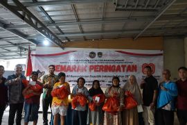 Imigrasi Pangkalpinang salurkan baksos meriahkan HUT Ke-80 RI