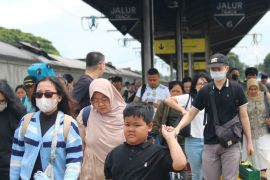 KAI Cirebon menambah 2.560 tiket kelas ekonomi saat libur HUT ke-80 RI