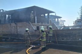 Lima kapal nelayan terbakar di Dermaga Muara Baru Jakarta Utara