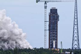 Roket pengangkut Long March-10 tuntaskan uji pembakaran statis Pertama