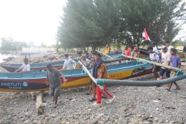 Ditpolairud dan Pandu Laut Nusantara serahkan bantuan perahu sambut HUT RI
