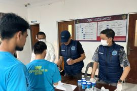 Rutan Batam tes urine puluhan warga binaan cegah narkoba