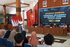 Bupati Situbondo tekankan penerima beasiswa harus punya komitmen mengabdi