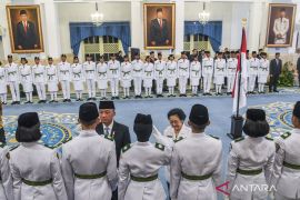 Dikukuhkan. Ini anggota Paskibraka yang akan bertugas pada Upacara HUT RI di Istana Merdeka