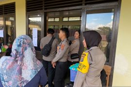 Polisi Bangka jaga penyortiran surat suara Pilkada Ulang 2025