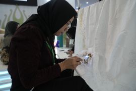 PLN kenalkan inovasi membatik modern ramah lingkungan canting elektrik di JFW 2025