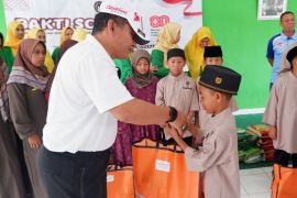 Ditjenpas Babel bagikan paket sembako HUT Ke-80 RI