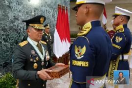 Kasetpres Ariyo lepas Bendera Pusaka-Teks Proklamasi dari Monas