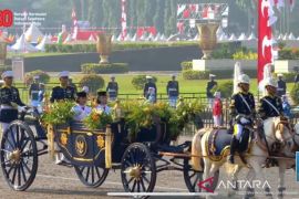 Detik detik proklamasi: Kereta "Garuda Prabayaksa" antar bendera-teks proklamasi ke Istana