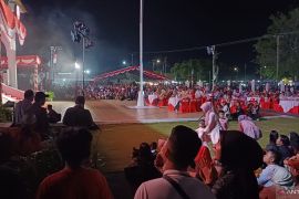 Ribuan warga Kepri antusias meriahkan malam puncak peringatan HUT Ke-80 Kemerdekaan RI