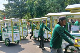 Pemkab Tangerang bantu 80 unit gerobak untuk UMKM