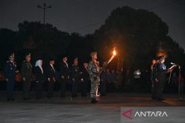 Renungan Suci, Bobby dan Surya di Taman Makam Pahlawan Bukit Barisan