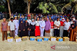 Kogabwilhan I salurkan 300 paket sembako untuk warga Natuna