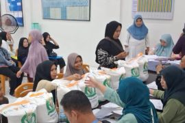 Bulog Maluku salurkan beras bantuan pangan 56,1 ton untuk warga  Ambon