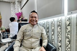 DPRD Surabaya minta insiden bendera terbalik tak perlu dibesar-besarkan
