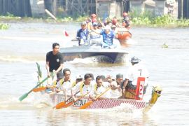 Lomba perahu naga Meriahkan HUT ke-80 RI di HSS