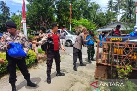 Polda Sulteng salurkan bantuan sembako bagi warga terdampak gempa Poso