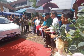 PT PLN resmikan SPKLU tiang pertama di luar Jawa