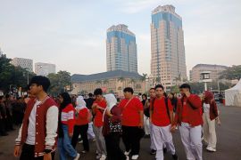 Warga padati Monas meriahkan HUT ke-80 RI