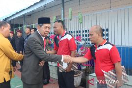 Warga binaan lapas Gunungtua terima remisi HUT ke-80 RI, tiga langsung bebas