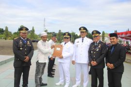 Pemkab Pasaman Barat serahkan remisi ke warga binaan di momen HUT ke-80 RI