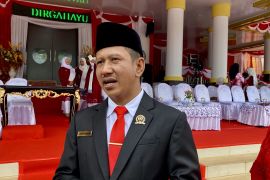 Ketua DPRD Tapin tegaskan Merah Putih wajib di atas bendera One Piece