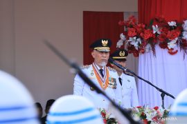 Pemprov Sumbar beri penghargaan warga taat pajak saat HUT Ke-80 RI