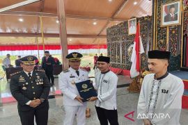 Bupati Bangkalan serahkan remisi kemerdekaan dan remisi dasawarsa